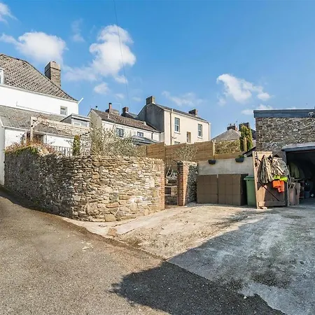 With Amazing Terrace, 10 Guests 5 Bedroom