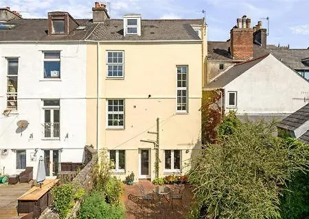 With Amazing Terrace, 10 Guests 5 Bedroom *