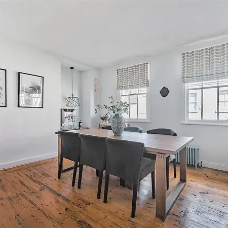 With Amazing Terrace, 10 Guests 5 Bedroom Apartmán *