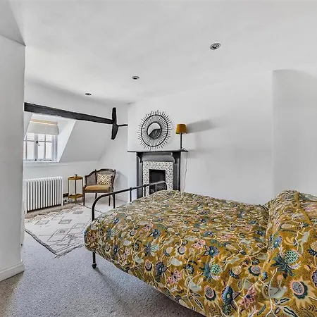 With Amazing Terrace, 10 Guests 5 Bedroom *