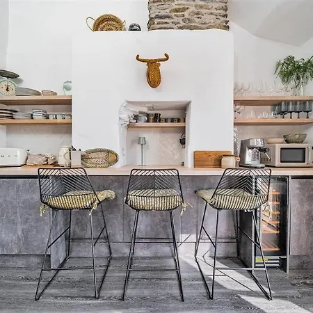 With Amazing Terrace, 10 Guests 5 Bedroom