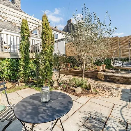 With Amazing Terrace, 10 Guests 5 Bedroom Apartmán